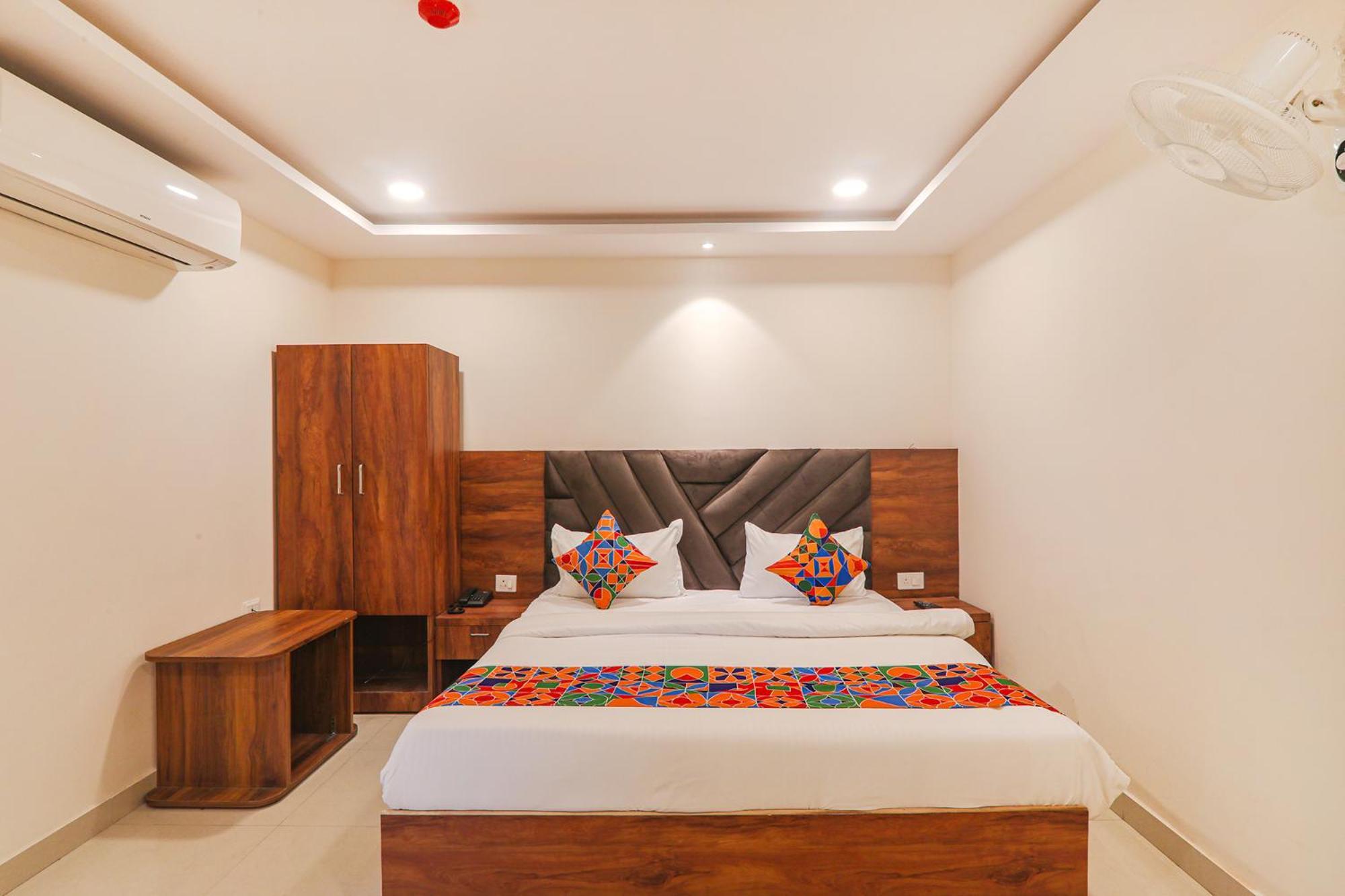 Fabhotel Rachna Palace And Banquets - Nr Lekhraj Metro Station Лакхнау Экстерьер фото