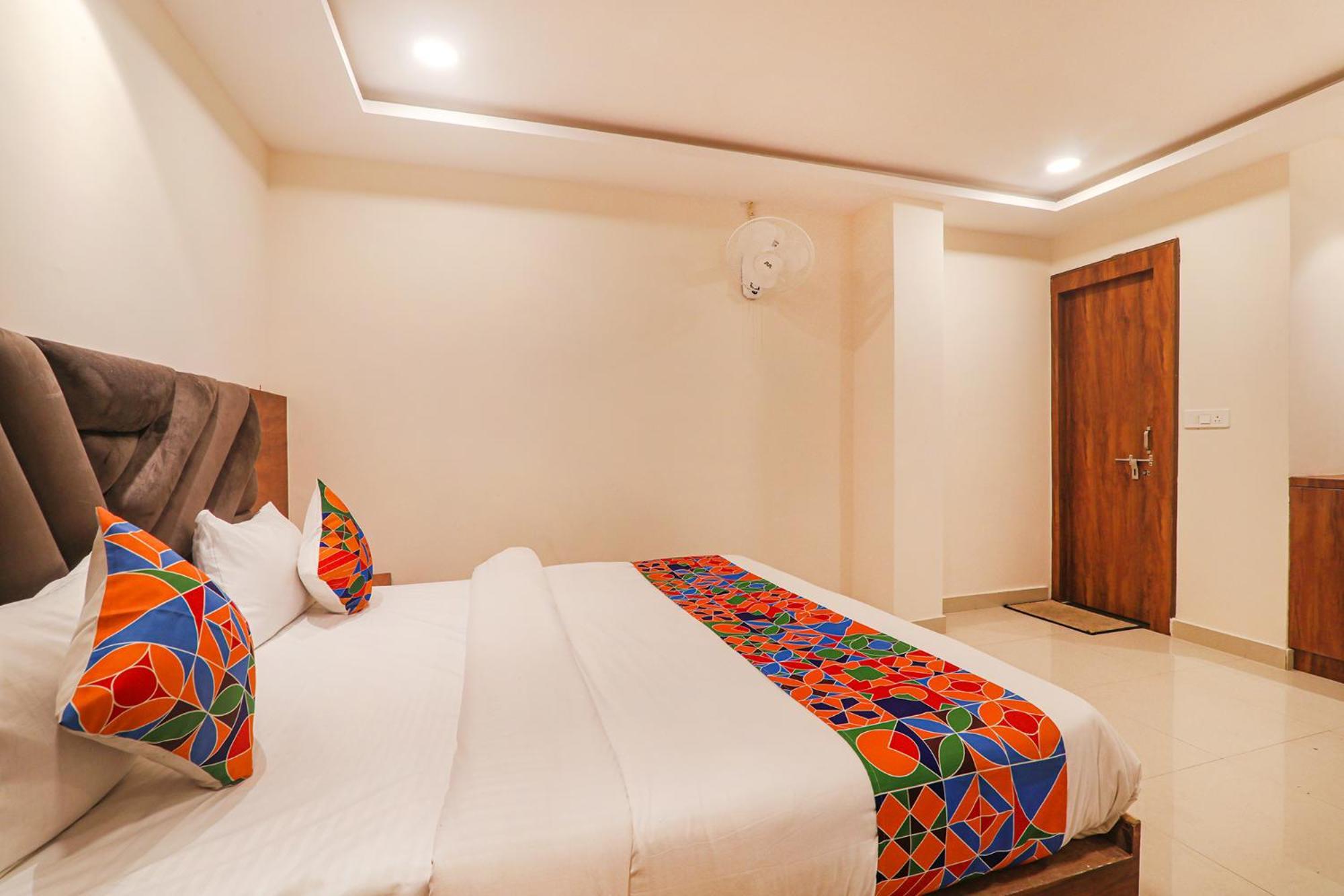 Fabhotel Rachna Palace And Banquets - Nr Lekhraj Metro Station Лакхнау Экстерьер фото
