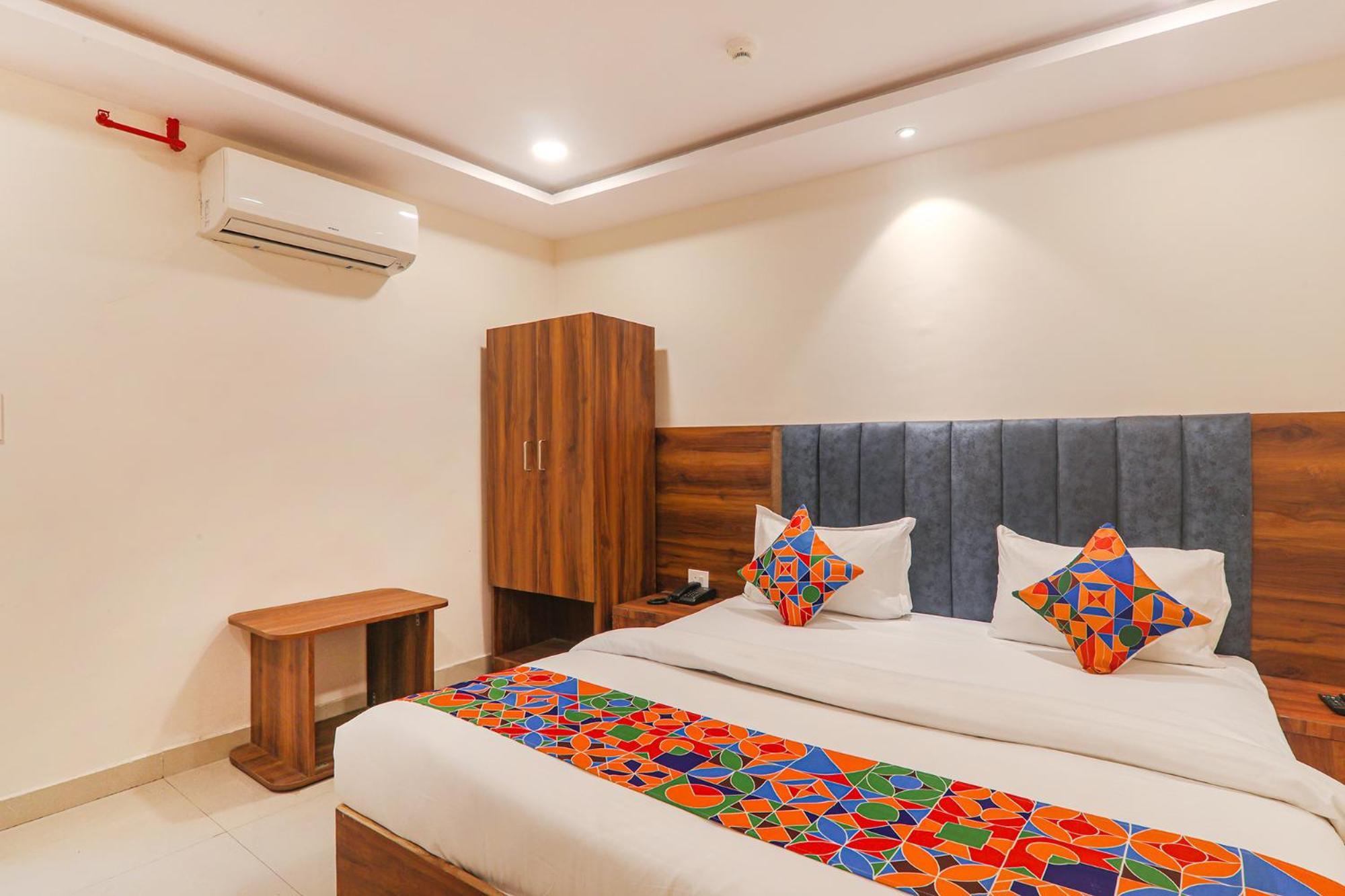 Fabhotel Rachna Palace And Banquets - Nr Lekhraj Metro Station Лакхнау Экстерьер фото