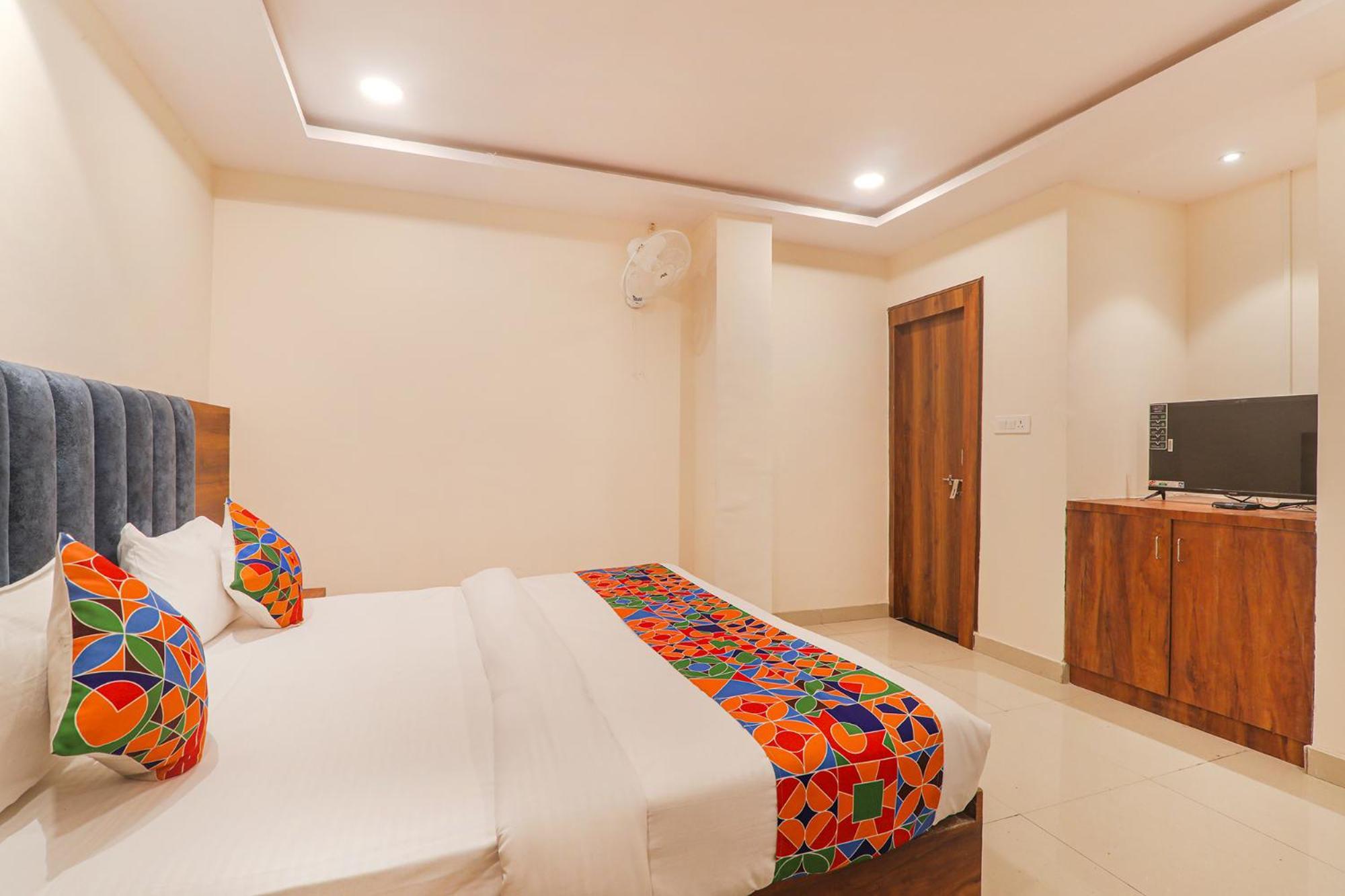 Fabhotel Rachna Palace And Banquets - Nr Lekhraj Metro Station Лакхнау Экстерьер фото