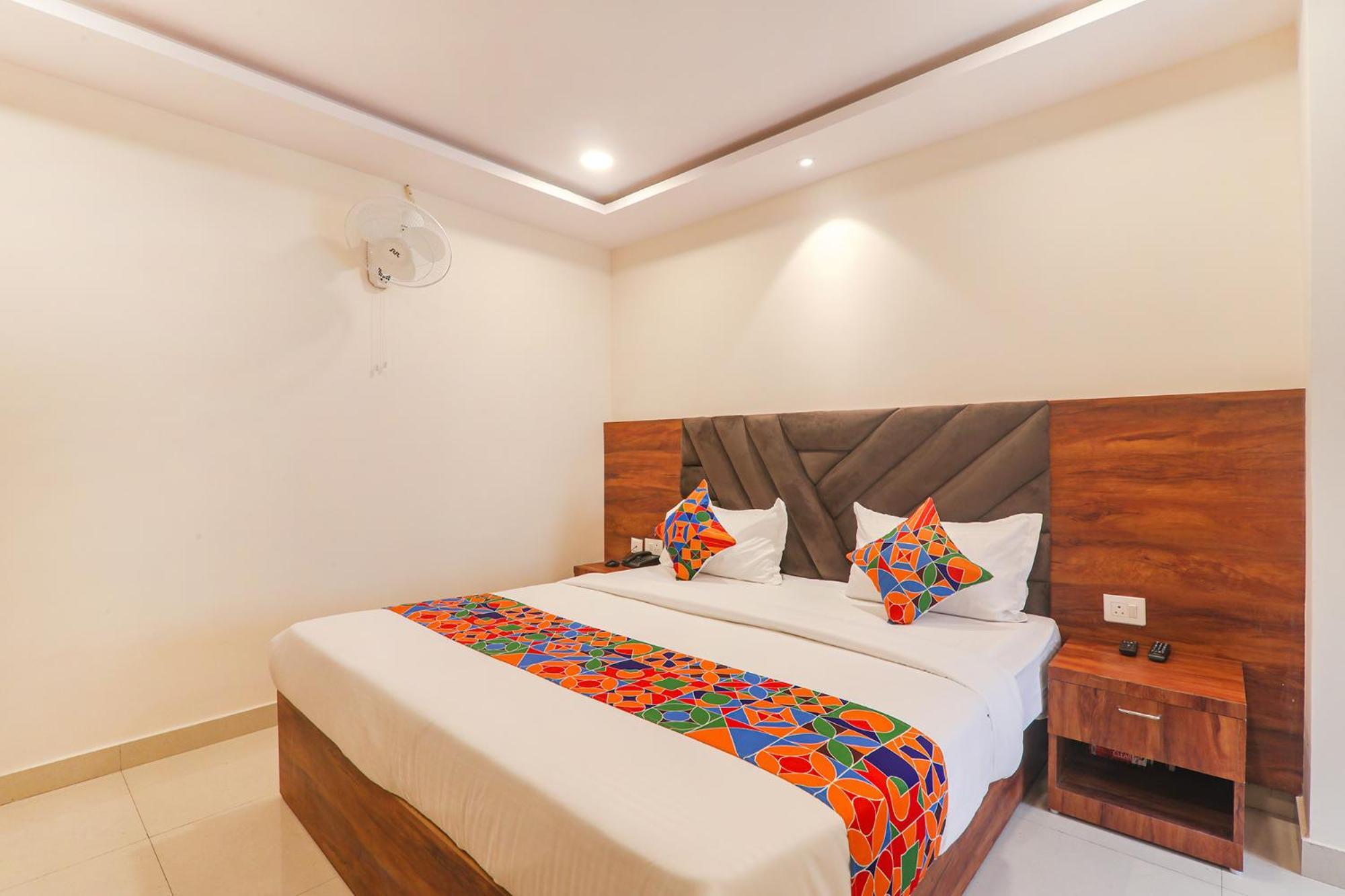 Fabhotel Rachna Palace And Banquets - Nr Lekhraj Metro Station Лакхнау Экстерьер фото