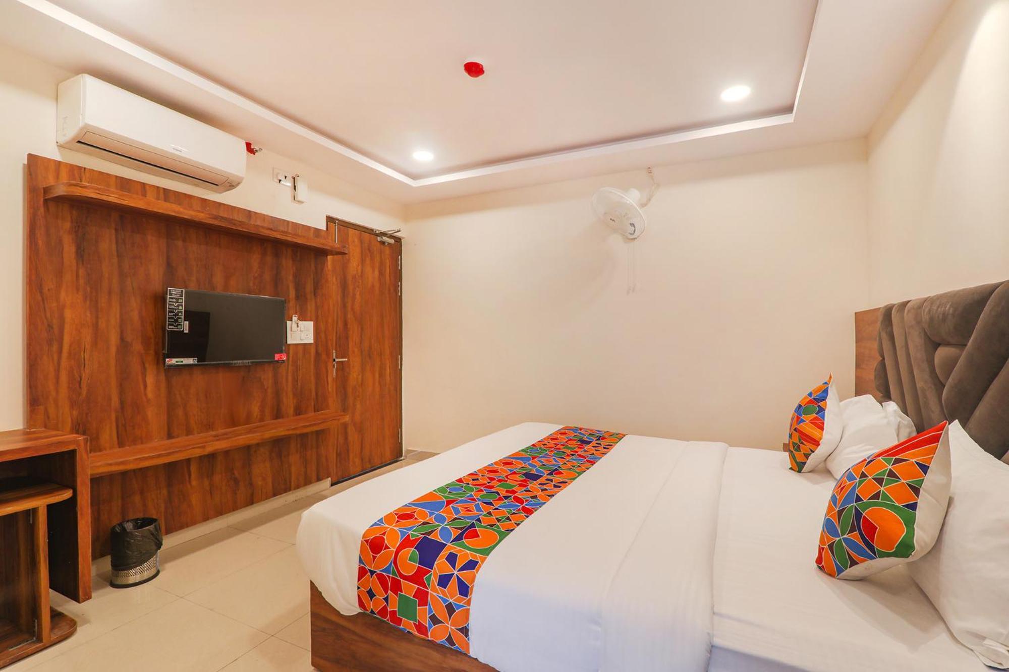 Fabhotel Rachna Palace And Banquets - Nr Lekhraj Metro Station Лакхнау Экстерьер фото