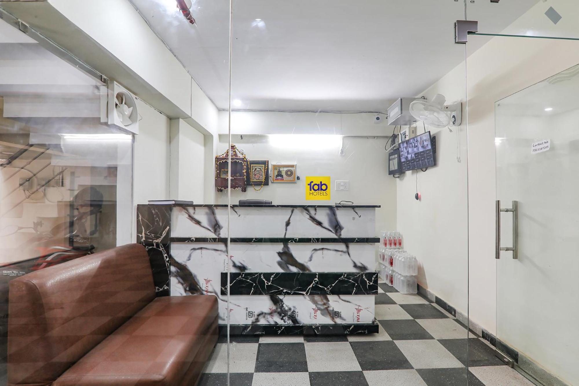 Fabhotel Rachna Palace And Banquets - Nr Lekhraj Metro Station Лакхнау Экстерьер фото