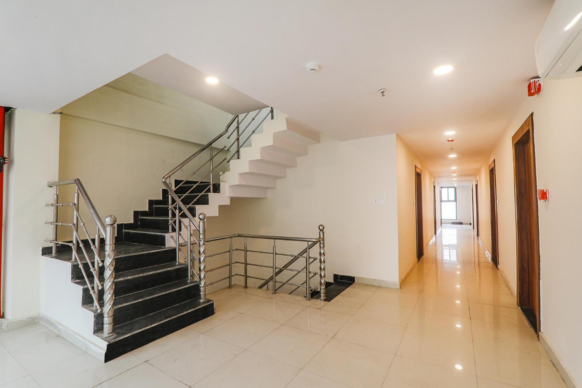 Fabhotel Rachna Palace And Banquets - Nr Lekhraj Metro Station Лакхнау Экстерьер фото