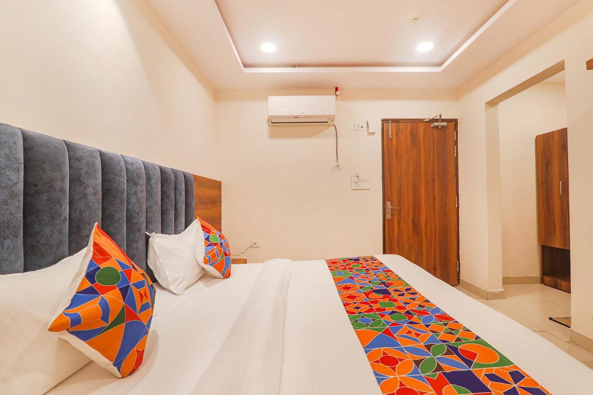 Fabhotel Rachna Palace And Banquets - Nr Lekhraj Metro Station Лакхнау Экстерьер фото