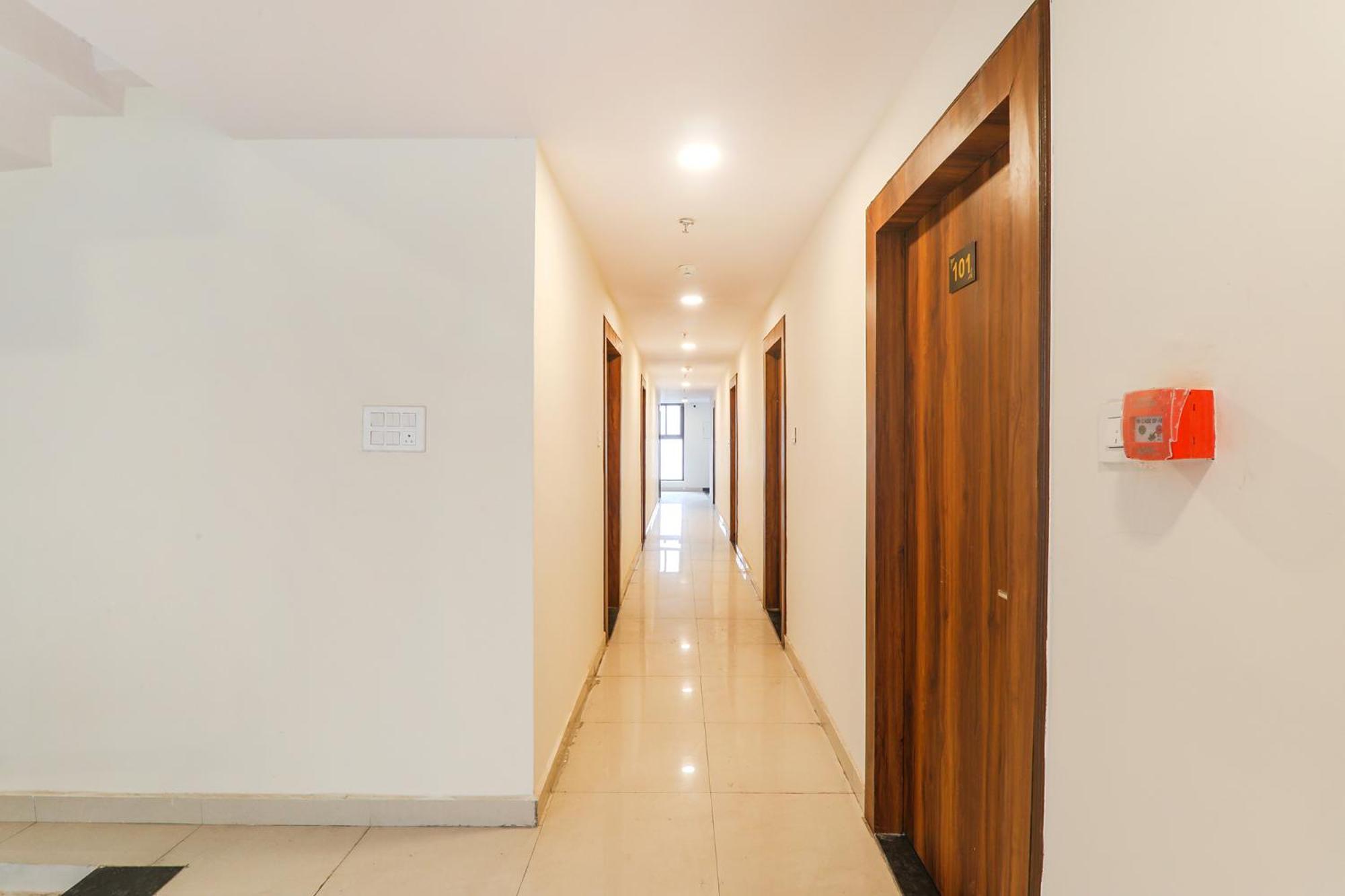 Fabhotel Rachna Palace And Banquets - Nr Lekhraj Metro Station Лакхнау Экстерьер фото