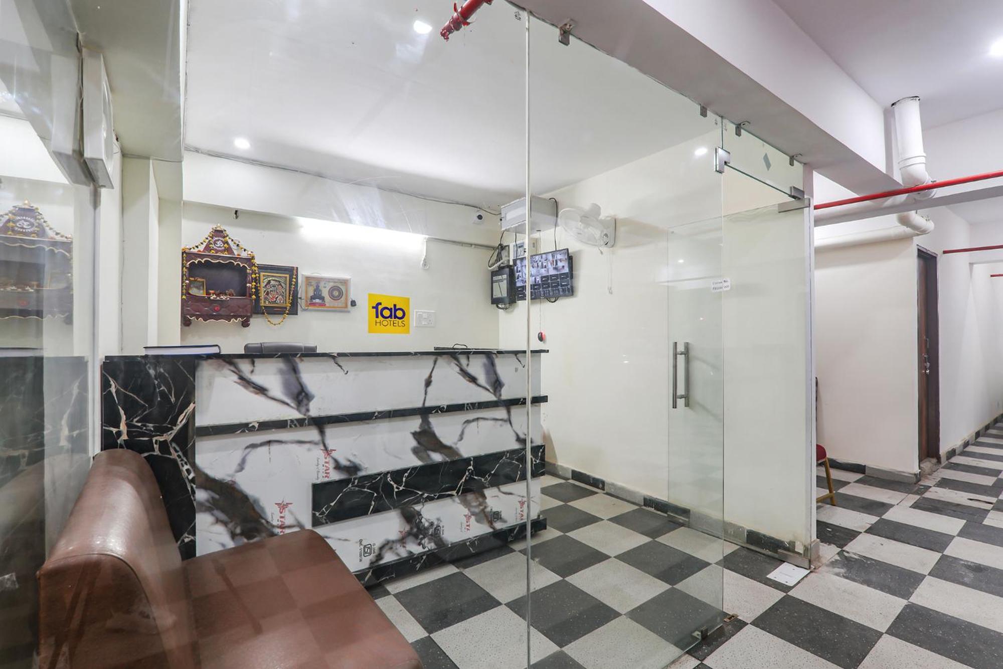 Fabhotel Rachna Palace And Banquets - Nr Lekhraj Metro Station Лакхнау Экстерьер фото