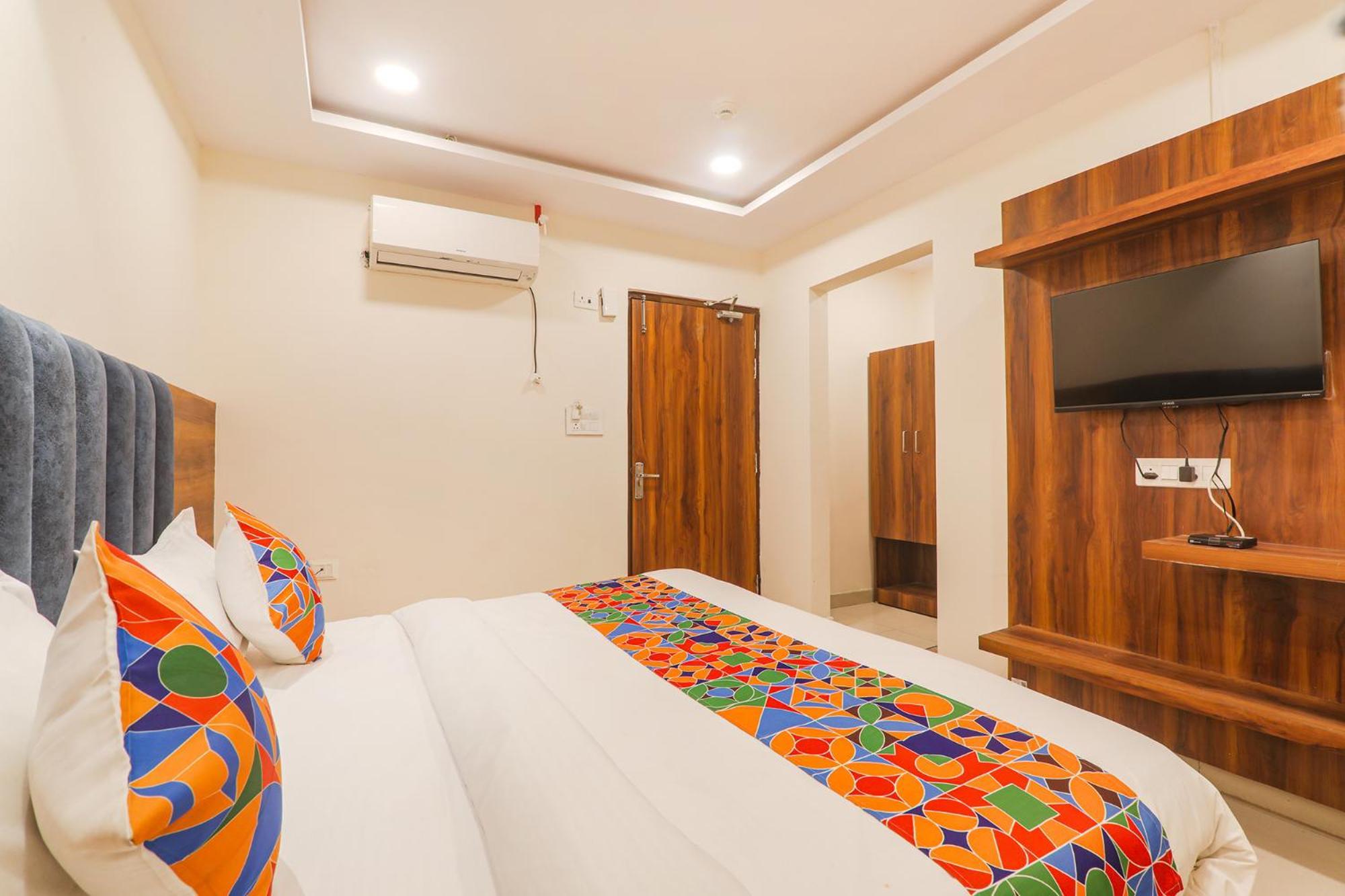 Fabhotel Rachna Palace And Banquets - Nr Lekhraj Metro Station Лакхнау Экстерьер фото