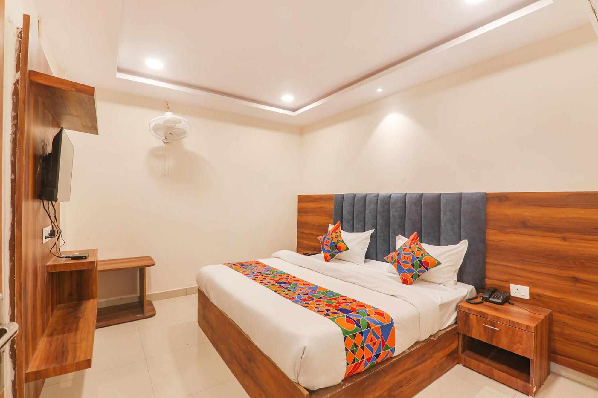 Fabhotel Rachna Palace And Banquets - Nr Lekhraj Metro Station Лакхнау Экстерьер фото