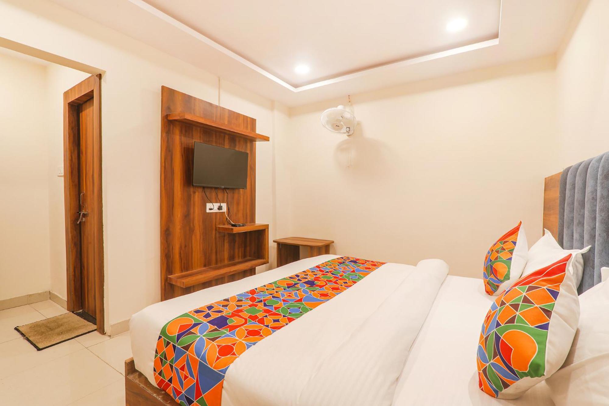 Fabhotel Rachna Palace And Banquets - Nr Lekhraj Metro Station Лакхнау Экстерьер фото