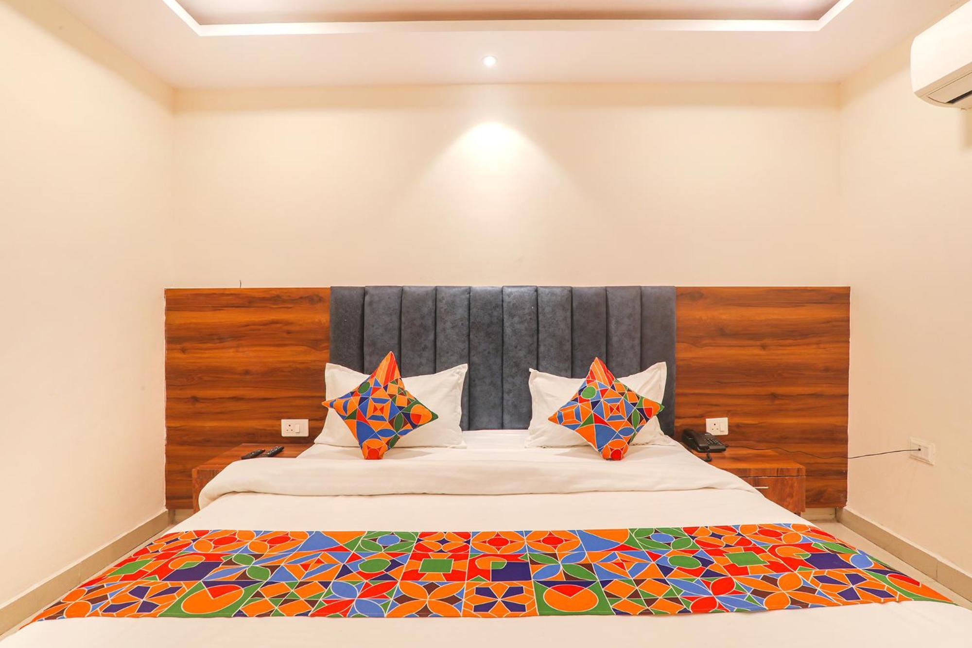 Fabhotel Rachna Palace And Banquets - Nr Lekhraj Metro Station Лакхнау Экстерьер фото