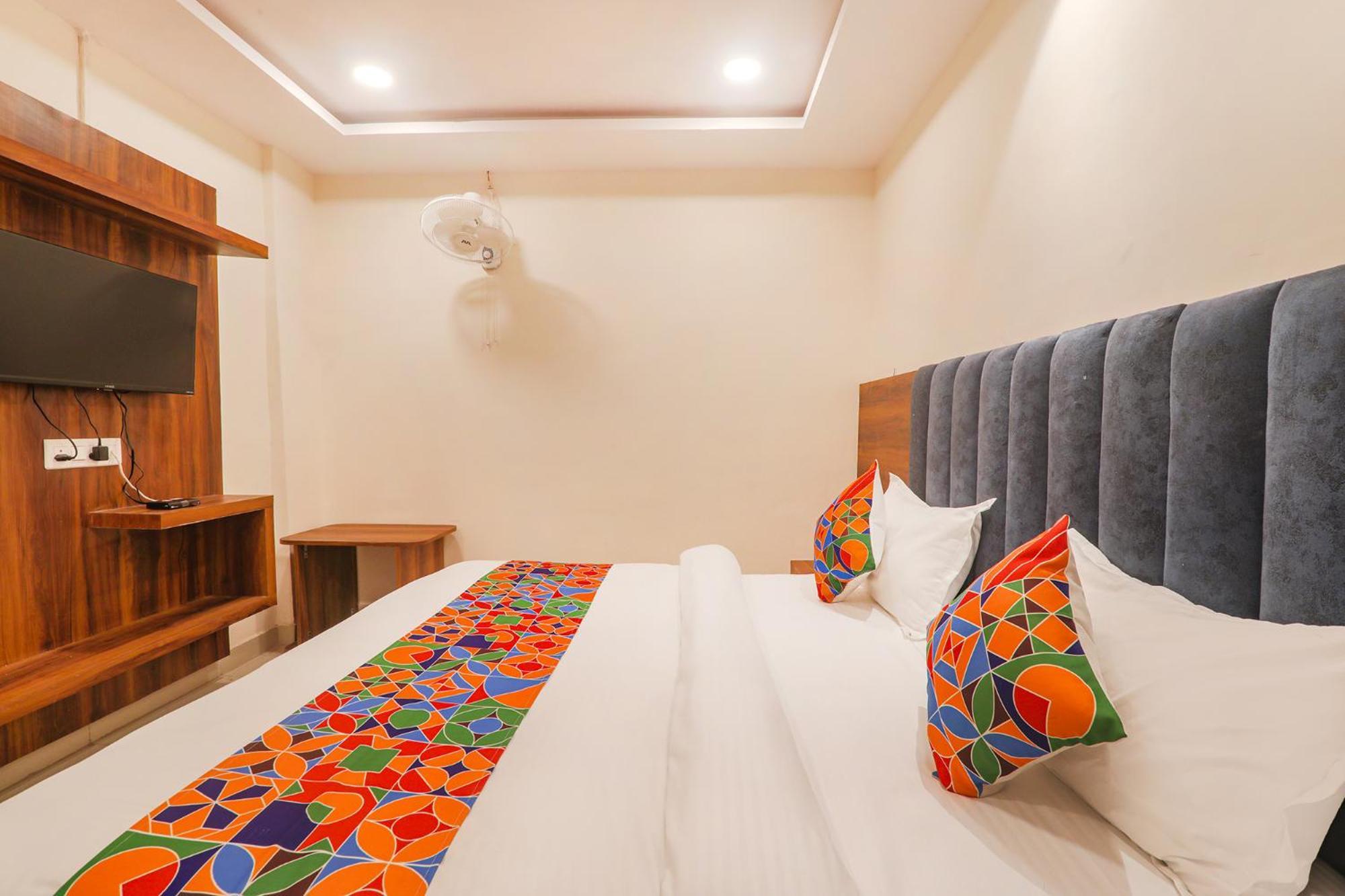 Fabhotel Rachna Palace And Banquets - Nr Lekhraj Metro Station Лакхнау Экстерьер фото