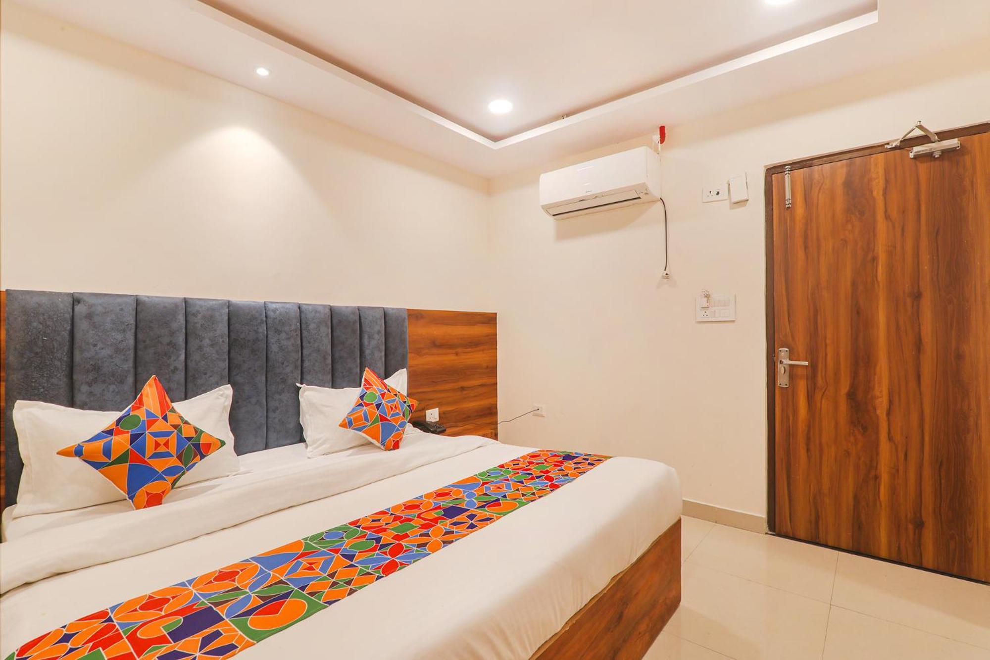 Fabhotel Rachna Palace And Banquets - Nr Lekhraj Metro Station Лакхнау Экстерьер фото