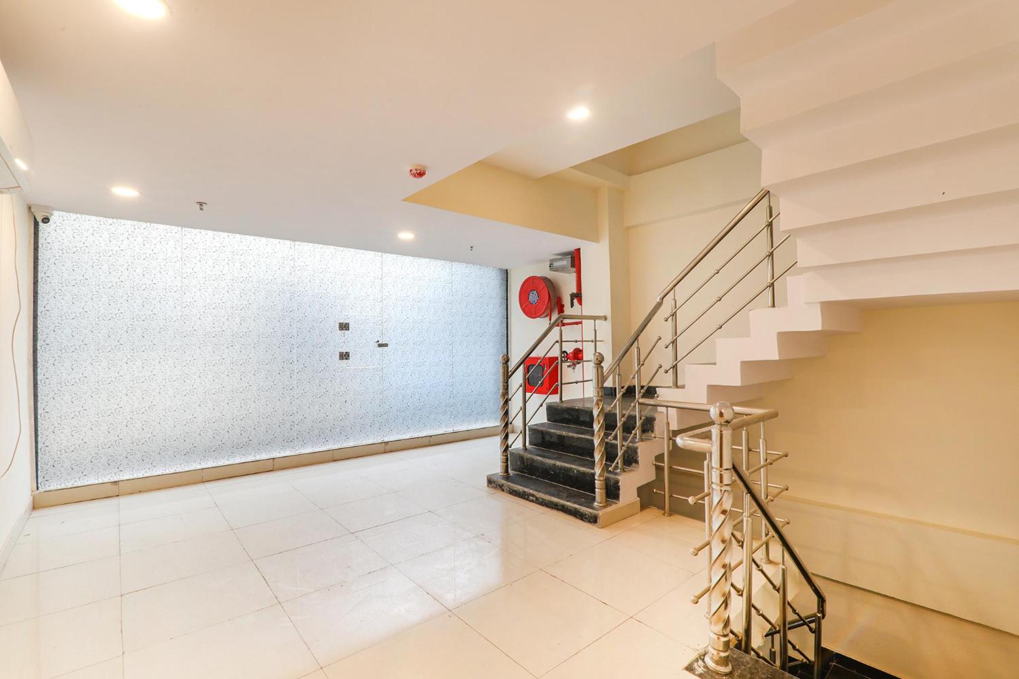 Fabhotel Rachna Palace And Banquets - Nr Lekhraj Metro Station Лакхнау Экстерьер фото
